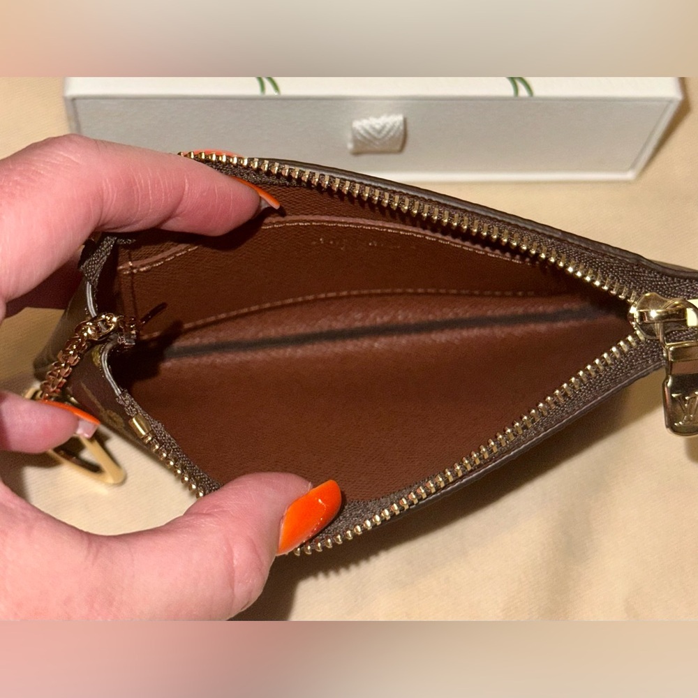 Louis Vuitton Key Pouch S - Picture 7 of 11